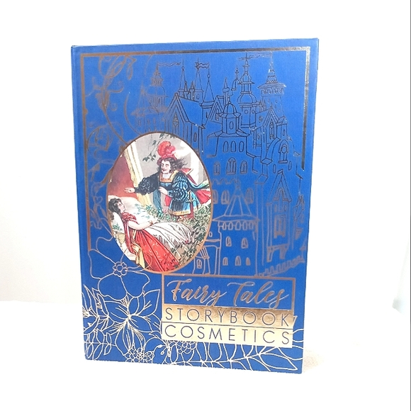 Little Briar Storybook cosmetics palette - Picture 2 of 3